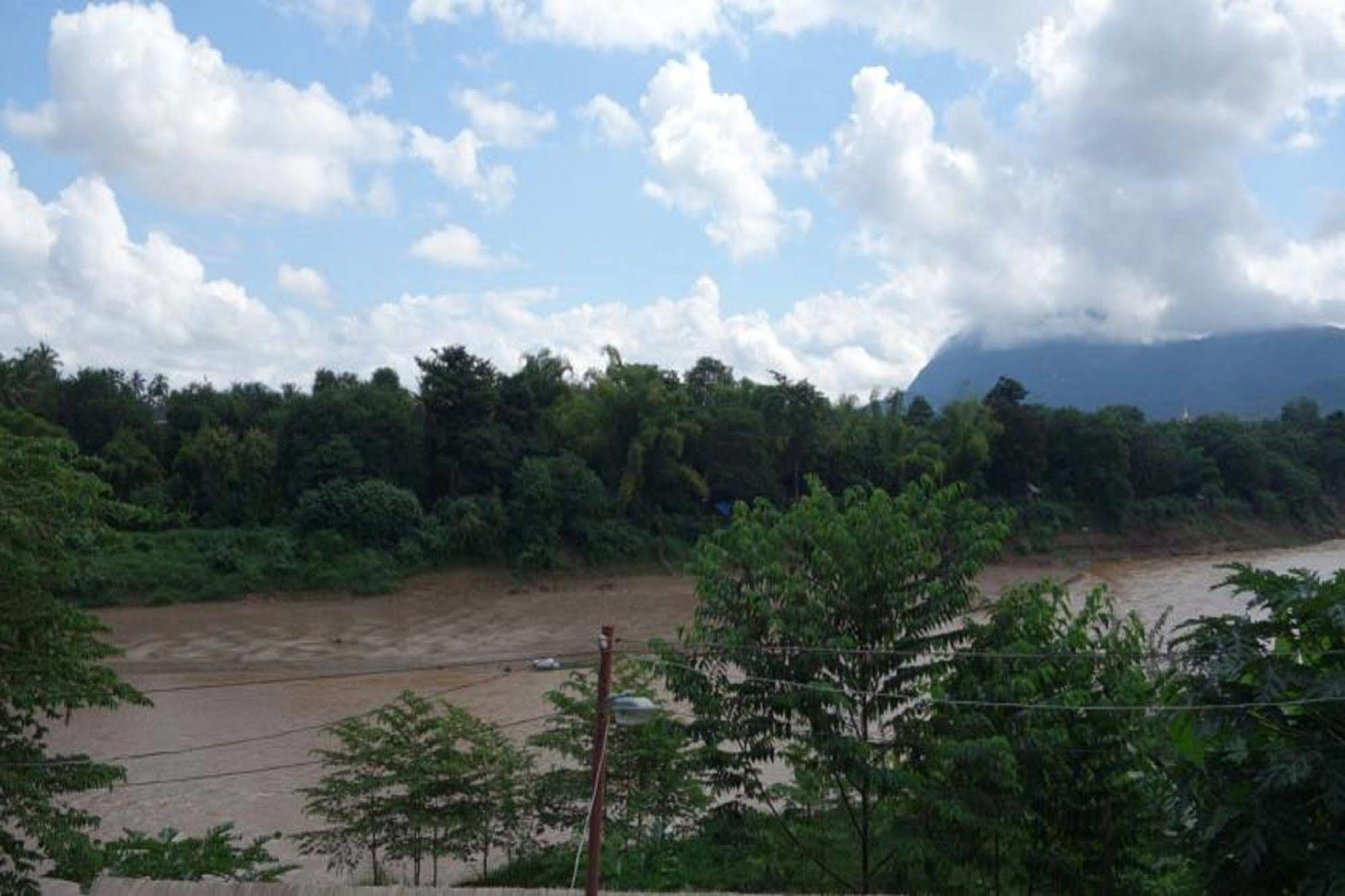 Namkhan Riverside Hotel Luang Prabang Luaran gambar